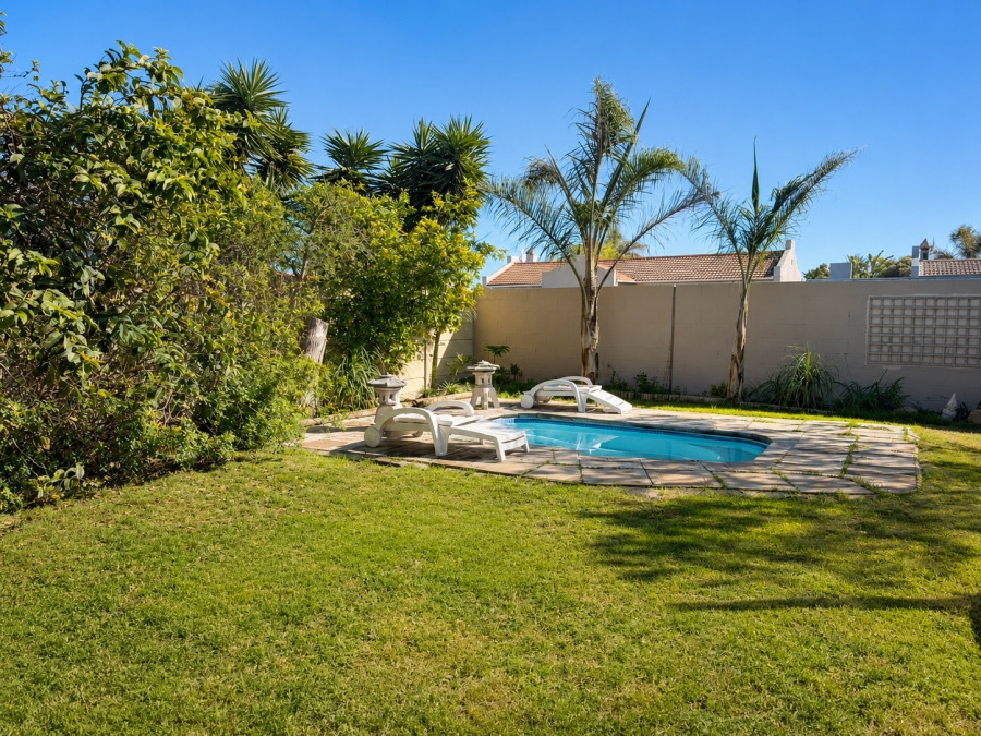 To Let 4 Bedroom Property for Rent in Edgemead Western Cape